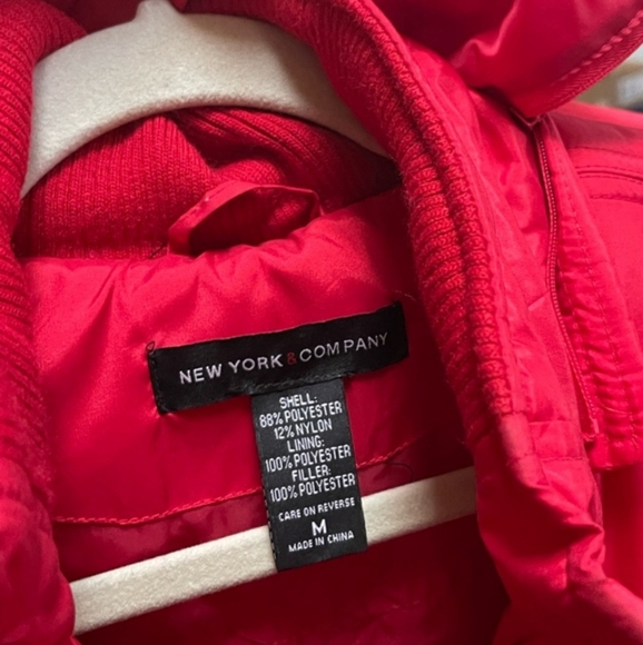 New York & Company Outerwear Red Puffer Vest Detachable Hood & Pockets Medium - Picture 3 of 4